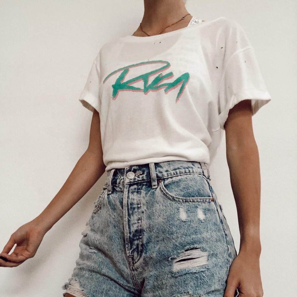 rvca tee🦋